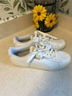Puma White Low-Top Sneakers with Gold Logo